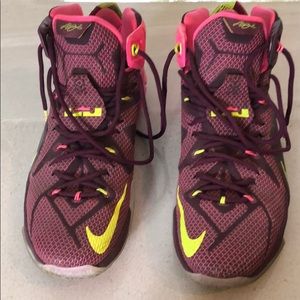 Men’s Nike Lebron size 13
